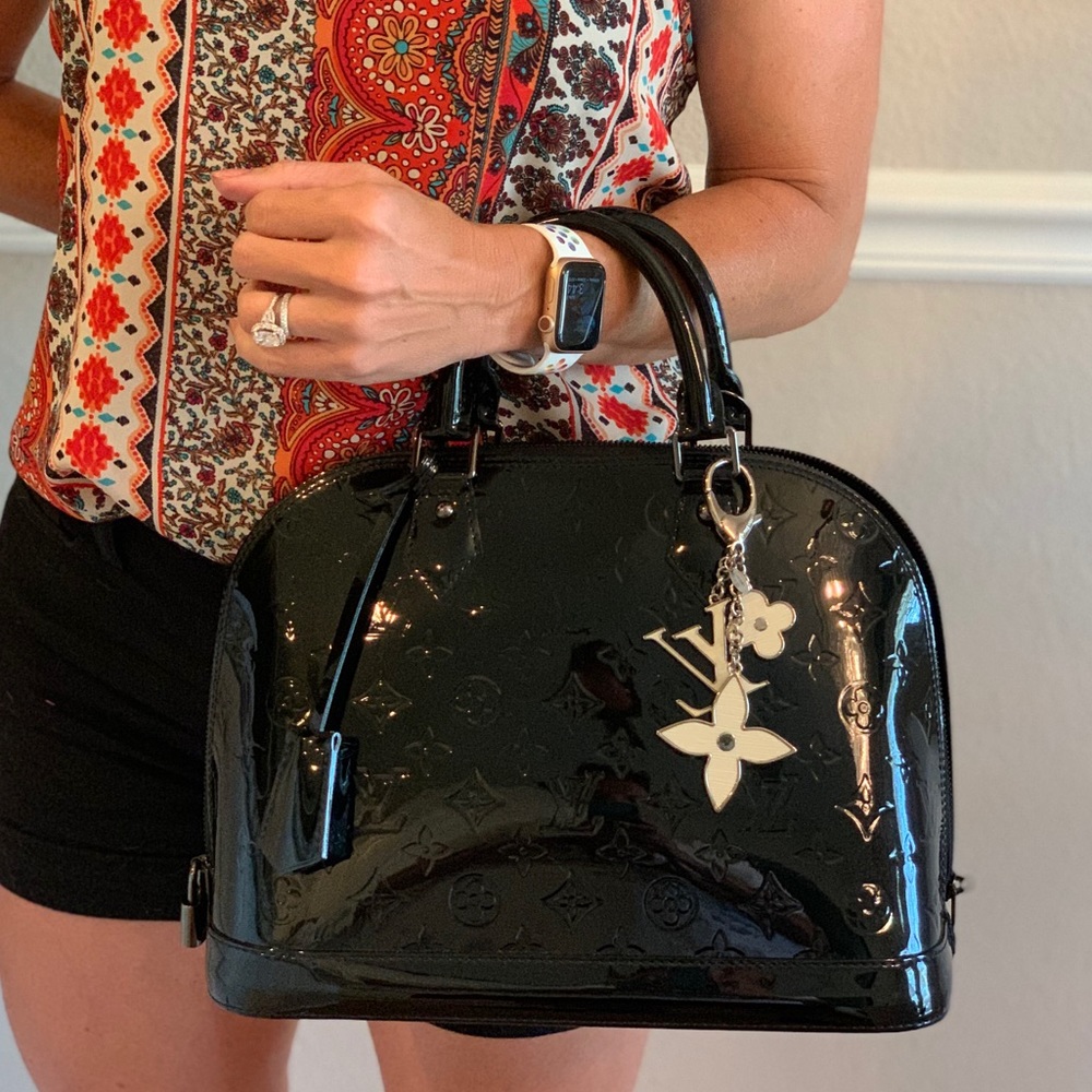 Louis Vuitton Alma PM vernis noir mono with charm